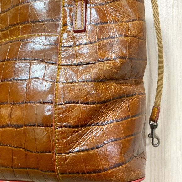 Dooney and  Bourke’s   Brown Croc Embossed Leather  Shoulder Bag . - Picture 5 of 12